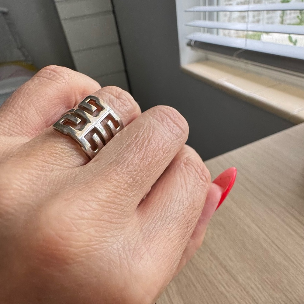 Chic Silver Cutout Ring